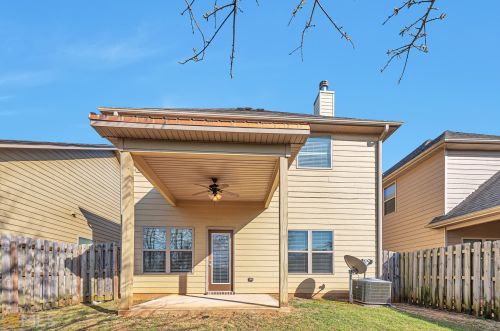 327 Clover Brook Dr, Locust Grove, GA 30248-3692