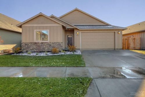 2952 Dogwood Ave, Eagle Crest OR  97756-1674 exterior