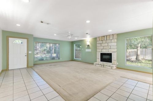 10911 Twin Oak Dr, Conroe, TX 77385-9562