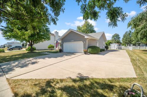 22760 Jonathon Dr, Minooka, IL 60410-3159