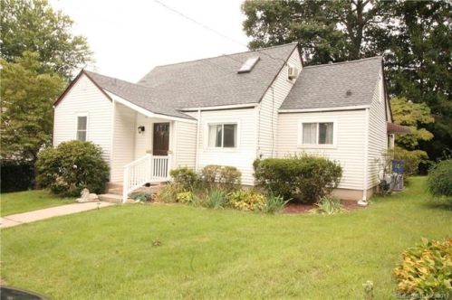 3 Random Rd, Norwalk, CT 06851-2808
