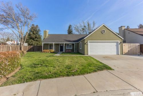 699 Fallbrook Ave, Clovis, CA 93611-7036