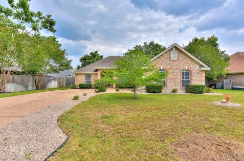 208 Pleasant Valley Dr, Georgetown, TX 78626-7550