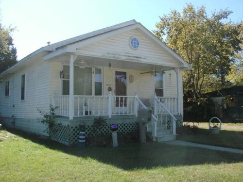 621 Parish St, Harrisburg, IL 62946-2218