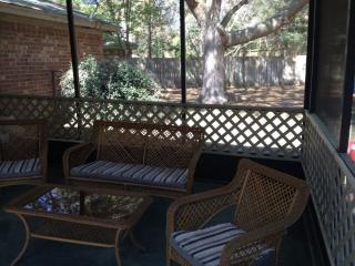 133 Blue Heron Dr, Savannah GA  31410-2442 exterior