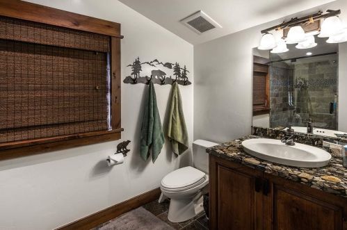 321 David Frink, Truckee CA  96161-5105 exterior