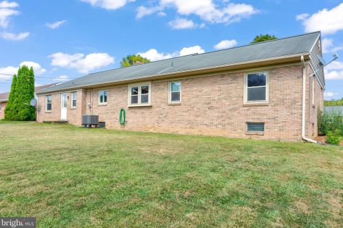 1992 Drexel Ave, Lancaster PA  17602-3365 exterior