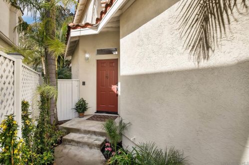 1983 Courage St, Vista, CA 92081-7024