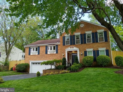 9525 Burning Branch Rd, Springfield, VA 22015-3211