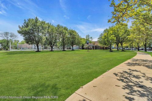 178 Old Orch Ln, Tinton Falls NJ 07712-2570 exterior