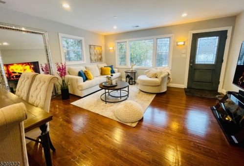 110 Brooklyn Mountain Rd, Hopatcong, NJ 07843-1412