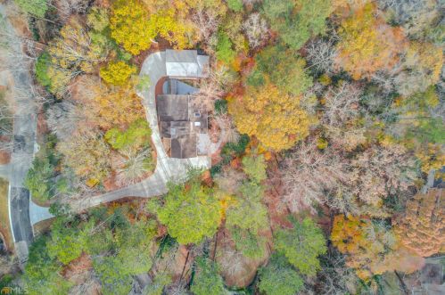 28 Brookcrest Dr, Marietta, GA 30068-3702