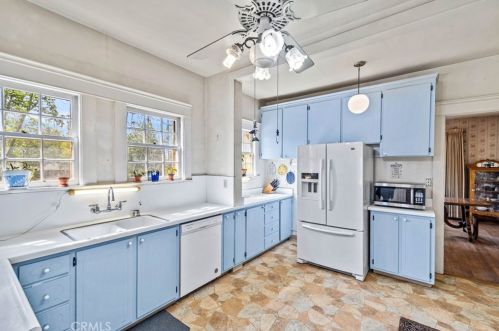 5216 Victoria Ave, Riverside CA  92506-1565 exterior