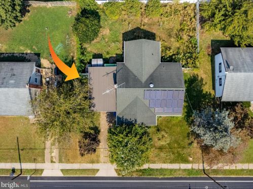 1055 Warren St, Beverly, NJ 08010-1049