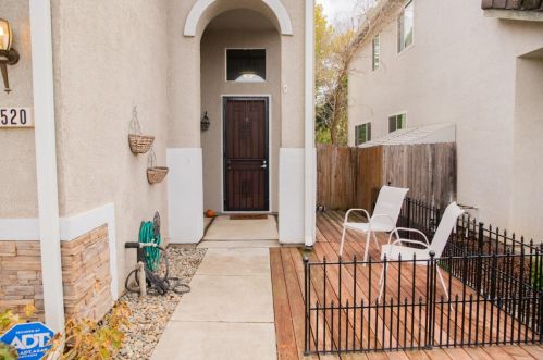 6520 Barnwood Ct, Citrus Heights, CA 95621-3332