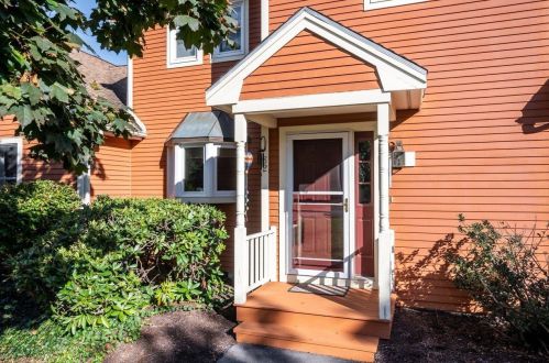 82 Katie Ln, Dover, NH 03820-4583