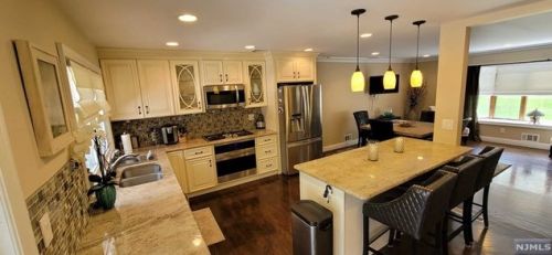 427 Briarwood Ln, Rockleigh, NJ 07647-1312