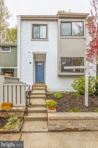 2303 Millennium Ln, Herndon, VA 20191-2948