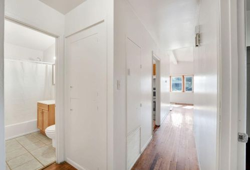 212 Delaware St, Hobart IN  46342-4111 exterior