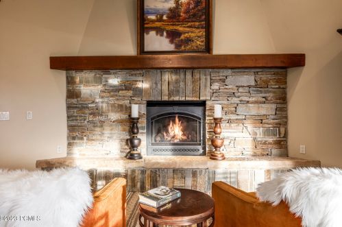 5872 Mtn Rnch Dr, Park City UT 84098-6177 exterior