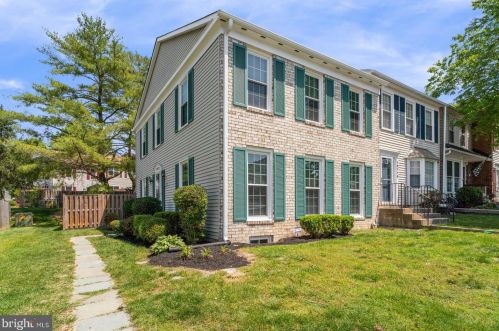 12112 Stoneford Dr, Woodbridge, VA 22192-1436