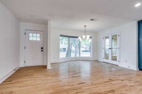 9957 Faircrest Dr, Dallas TX  75238-1543 exterior