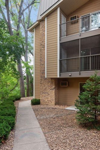 2010 Ridge Dr, Minneapolis, MN 55416-5601