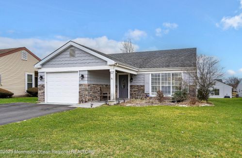 15 Blackthorn Pl, Lakehurst, NJ 08759-6656