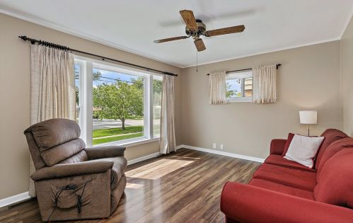 704 Oakton St, Arlington Hts, IL 60004-4906
