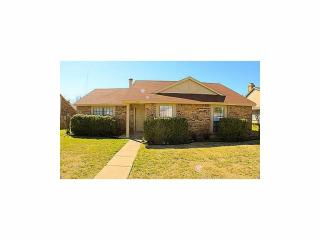 324 Matterhorn St, Cedar Hill TX  75104-2833 exterior