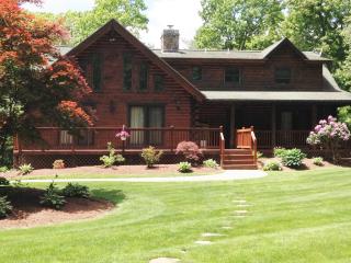 83 Franklin Rd, Scituate, RI 02825-1169