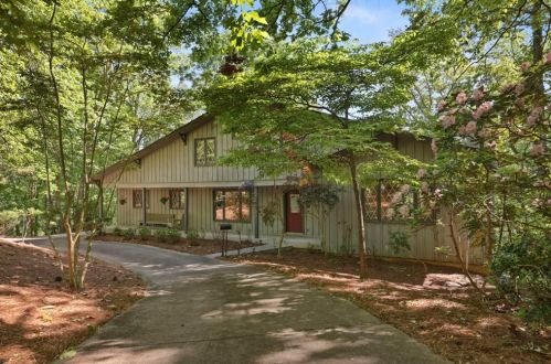 3622 Lamplighter Cove Rd, Gainesville, GA 30504-5445