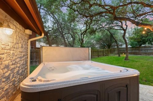 4602 Crk, Austin TX  78735-6401 exterior