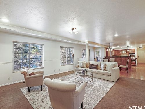 25 Snowstar Ln, Sandy UT 84092-4800 exterior