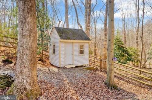 12125 Darnley Rd, Woodbridge VA  22192-6615 exterior