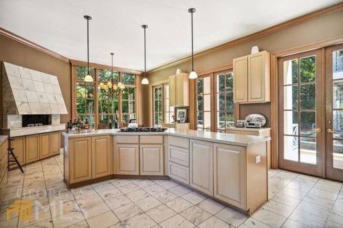 3281 Habersham Rd, Atlanta GA 30305-1170 exterior