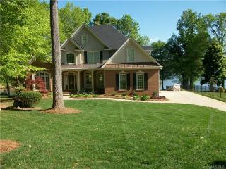 402 Sebring Dr, Catawba Heights, NC 28012-8870