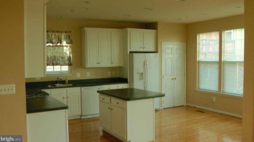 8884 Song Sparrow Dr, Gainesville, VA 20155-5841