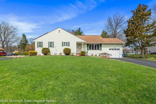 11 Deerfield Rd, Holmdel Village, NJ 07733-1436