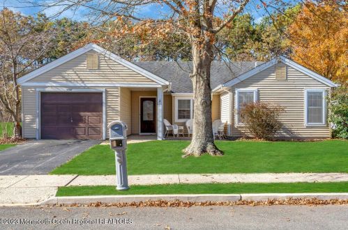 2097 Llewellyn Pkwy, Lacey, NJ 08731-5625