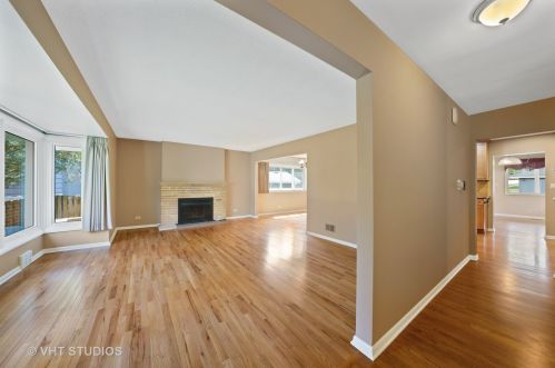 267 Chesterfield Ave, Glendale Heights, IL 60137-4921