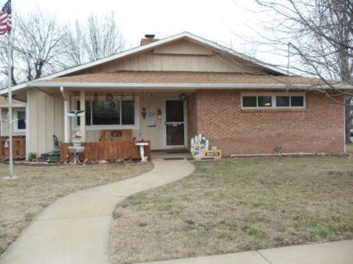 228 2nd Ave, Cheney, KS 67025-8958