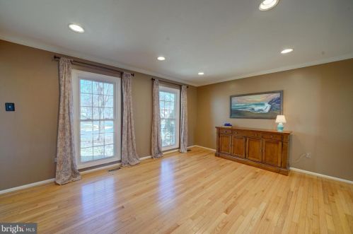 1900 Autumn Ridge Cir, Silver Spring MD 20906-5826 exterior