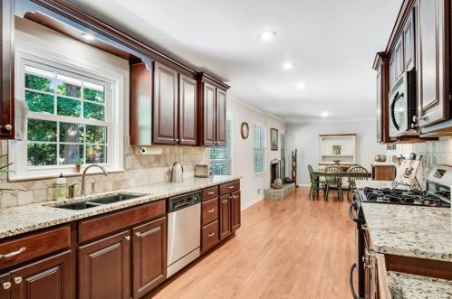 5272 Happy Hollow Rd, Atlanta GA  30360-1263 exterior