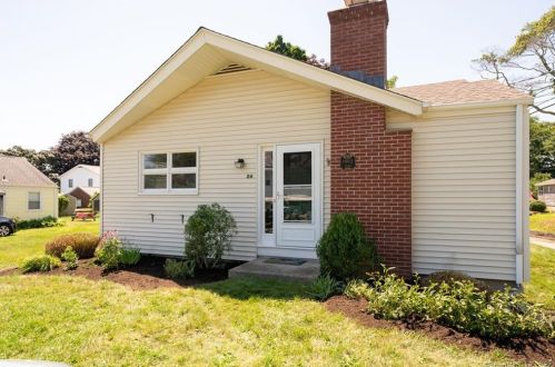 24 Lee Rd, Niantic, CT 06357-2137
