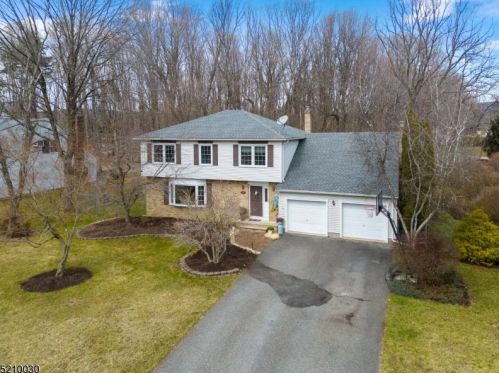 26 Parkway Dr, Hackettstown, NJ 07840-2639