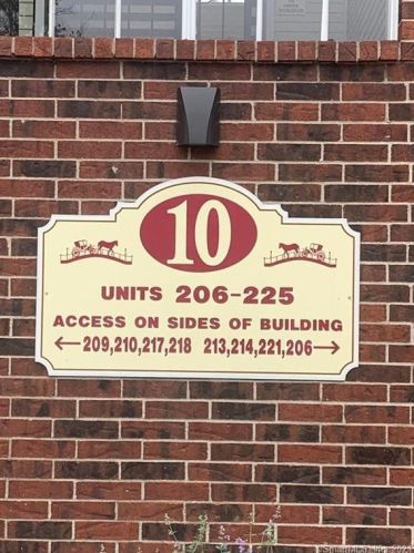 207 Carriage Crossing Ln, Middletown CT  06457-5862 exterior