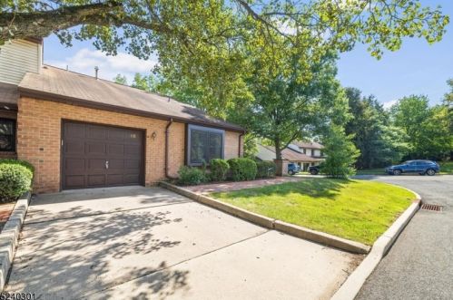 16 Jennifer Ct, Lebanon, NJ 08833-2111