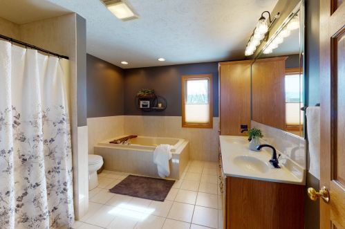 750 Fairway Ln, Sycamore IL  60178 exterior