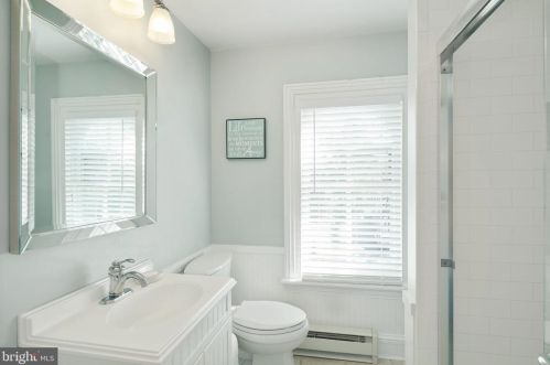 220 Washington Ave, Tavistock NJ 08033-3323 exterior